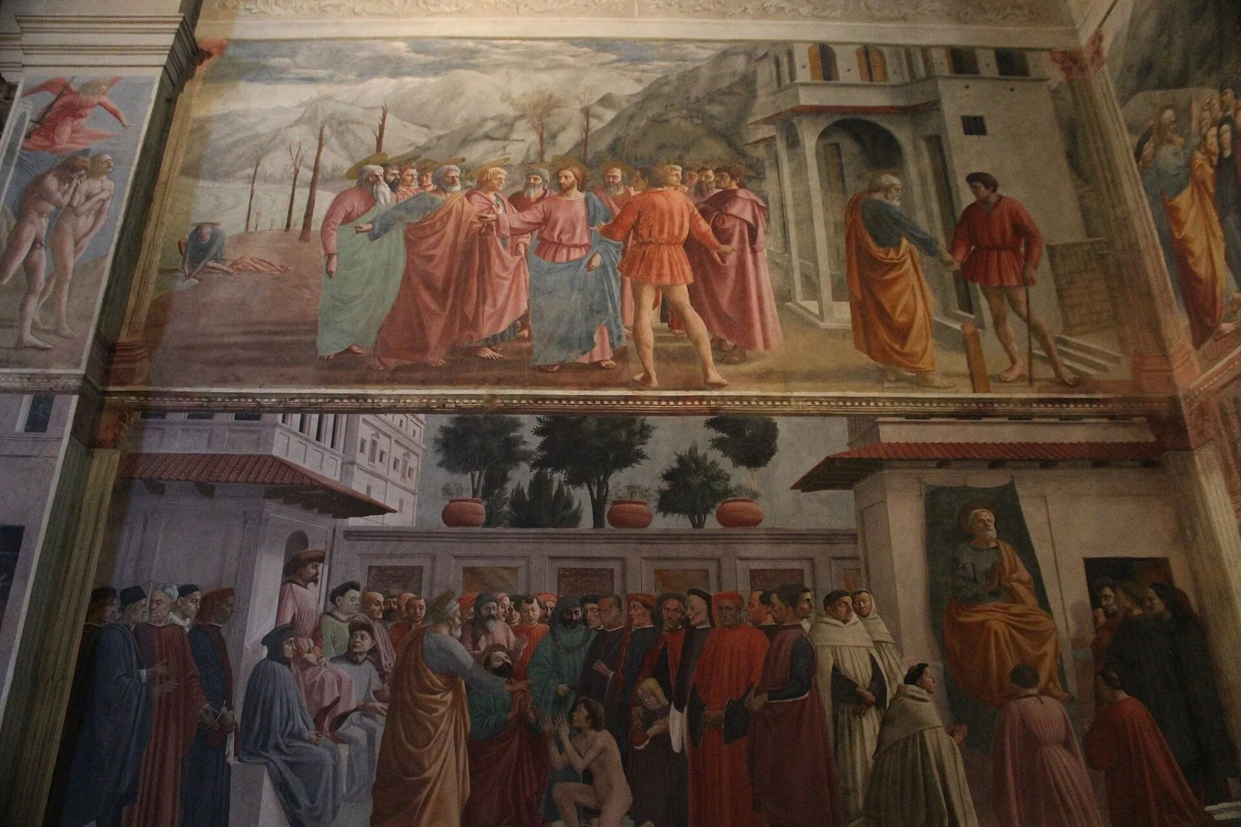 Fresker i Cappella Brancacci i Firenze, med Masaccios Skattepengen øverst, der apostlene står samlet rundt Kristus i et fjellandskap, og en folkemengde i scenen under.